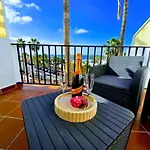 Ania Mar Paraiso *